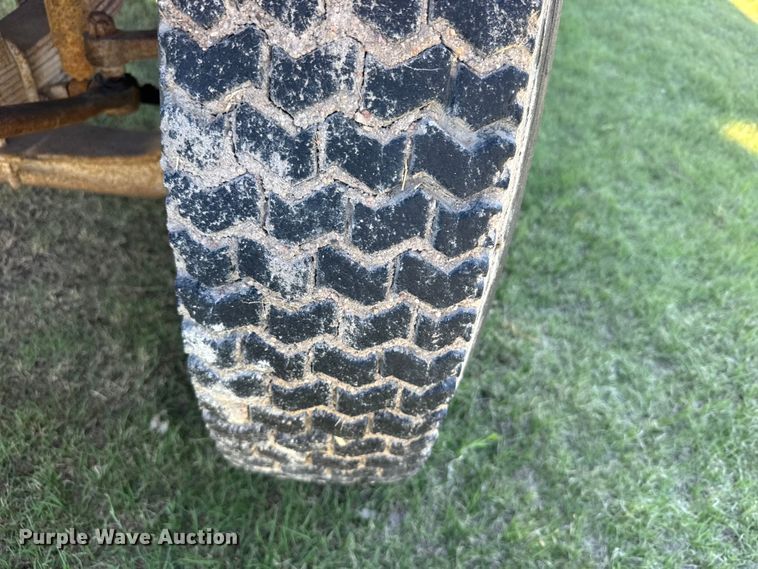 image for item FB7383 1975 Ford 800 feed mixer truck
