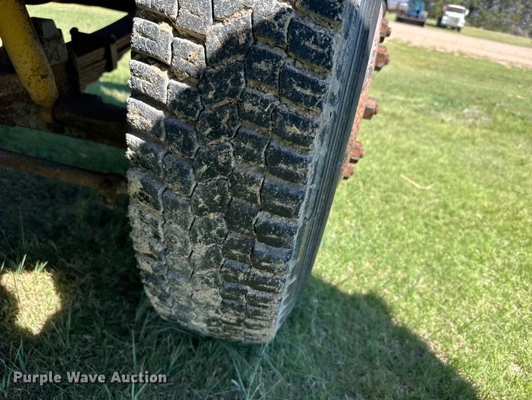 image for item FB7383 1975 Ford 800 feed mixer truck