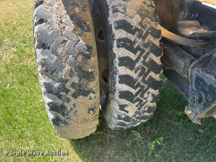 image for item FB7383 1975 Ford 800 feed mixer truck