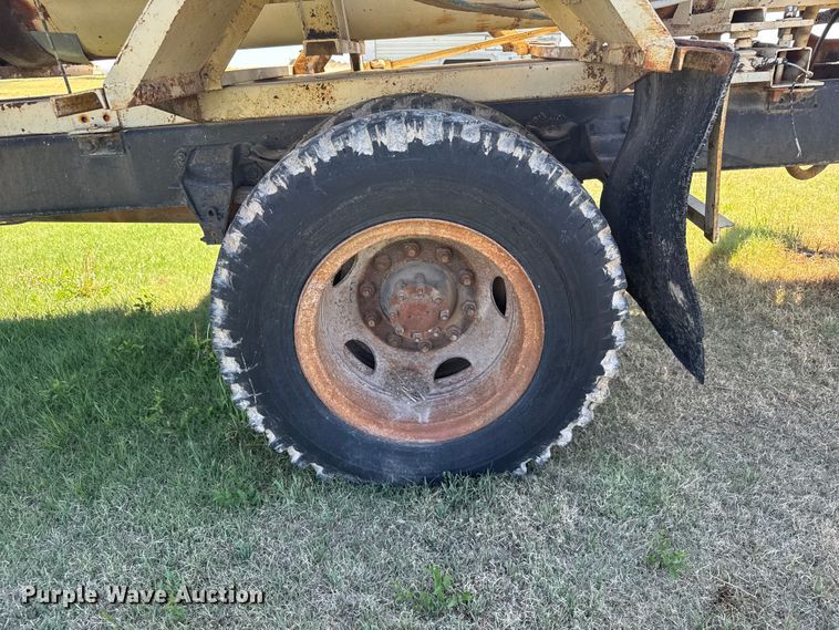 image for item FB7383 1975 Ford 800 feed mixer truck