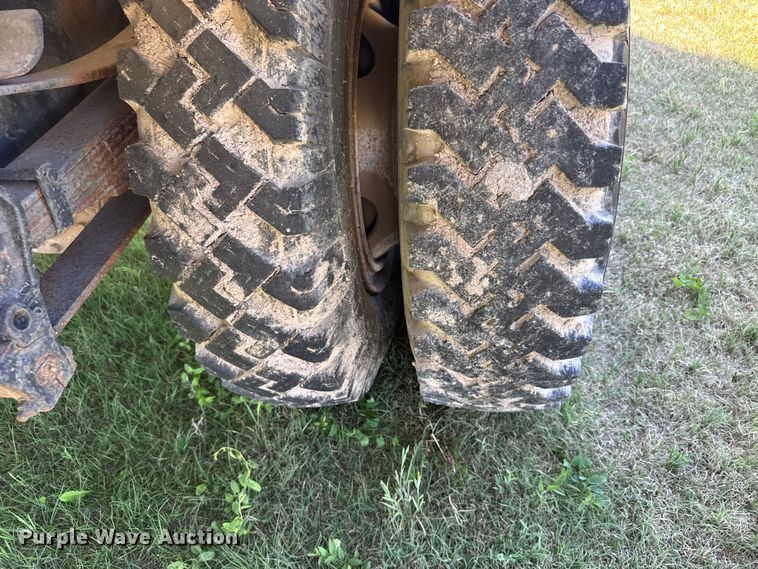 image for item FB7383 1975 Ford 800 feed mixer truck