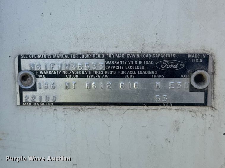 image for item FB7383 1975 Ford 800 feed mixer truck