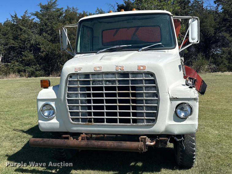 image for item FB7384 1976 Ford 750 feed mixer truck