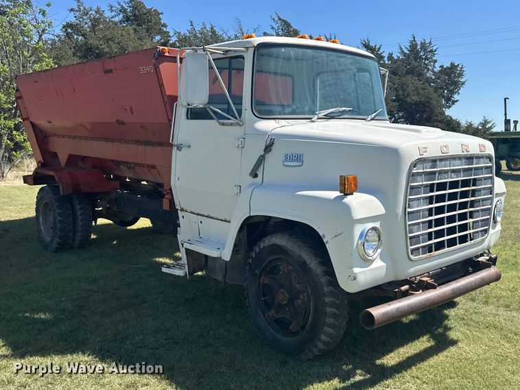 image for item FB7384 1976 Ford 750 feed mixer truck