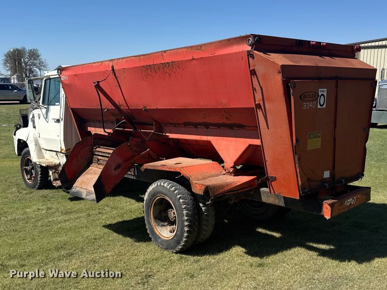 image for item FB7384 1976 Ford 750 feed mixer truck