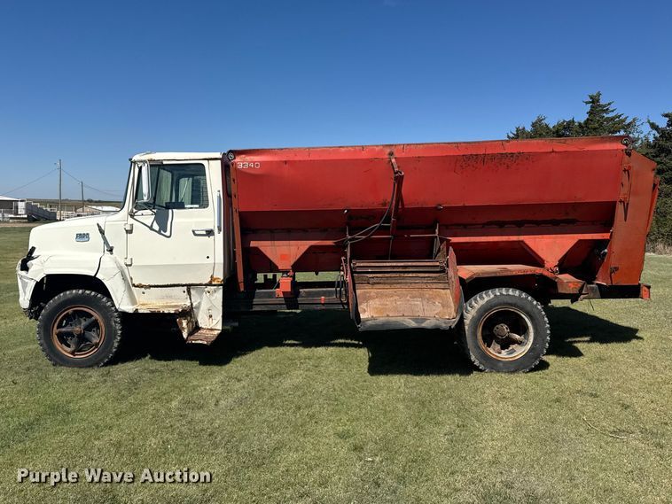 image for item FB7384 1976 Ford 750 feed mixer truck