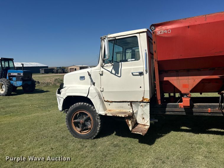 image for item FB7384 1976 Ford 750 feed mixer truck