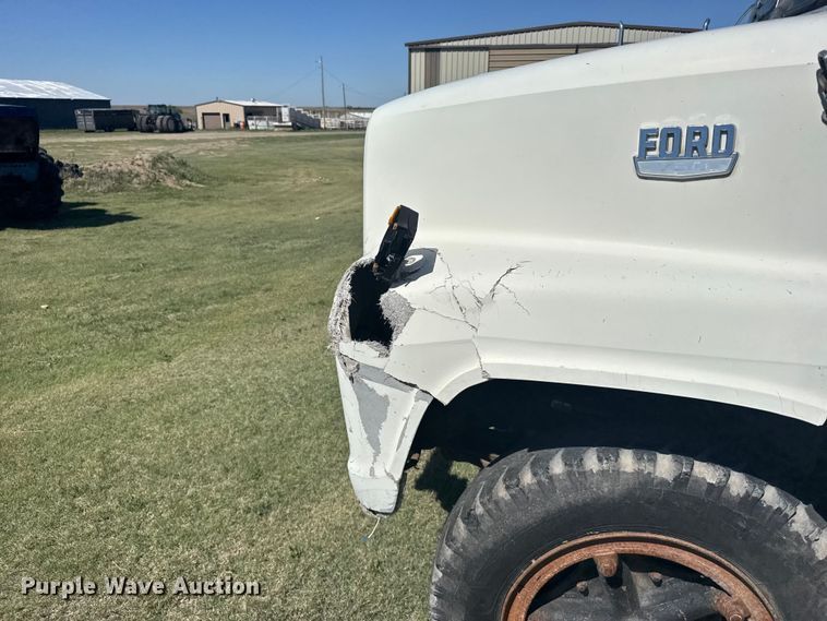 image for item FB7384 1976 Ford 750 feed mixer truck