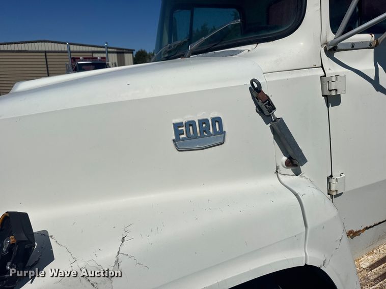 image for item FB7384 1976 Ford 750 feed mixer truck