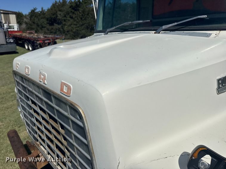 image for item FB7384 1976 Ford 750 feed mixer truck