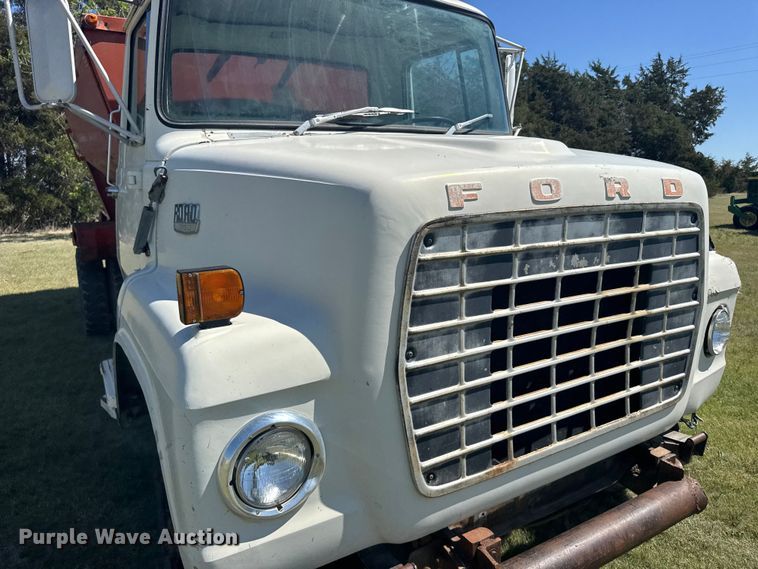 image for item FB7384 1976 Ford 750 feed mixer truck