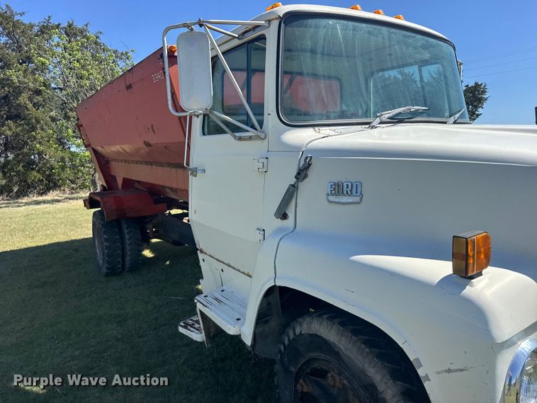 image for item FB7384 1976 Ford 750 feed mixer truck