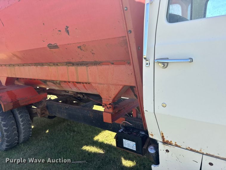 image for item FB7384 1976 Ford 750 feed mixer truck