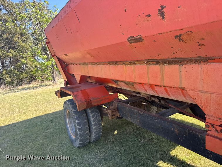 image for item FB7384 1976 Ford 750 feed mixer truck