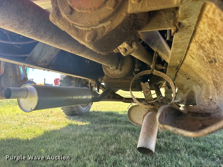 image for item FB7384 1976 Ford 750 feed mixer truck