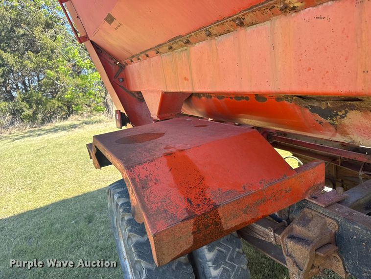 image for item FB7384 1976 Ford 750 feed mixer truck