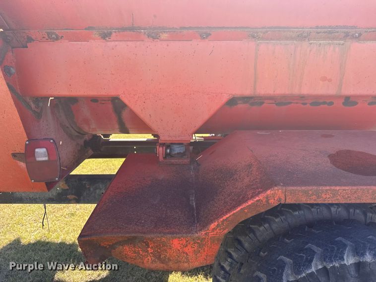 image for item FB7384 1976 Ford 750 feed mixer truck