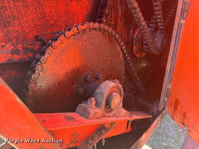 image for item FB7384 1976 Ford 750 feed mixer truck