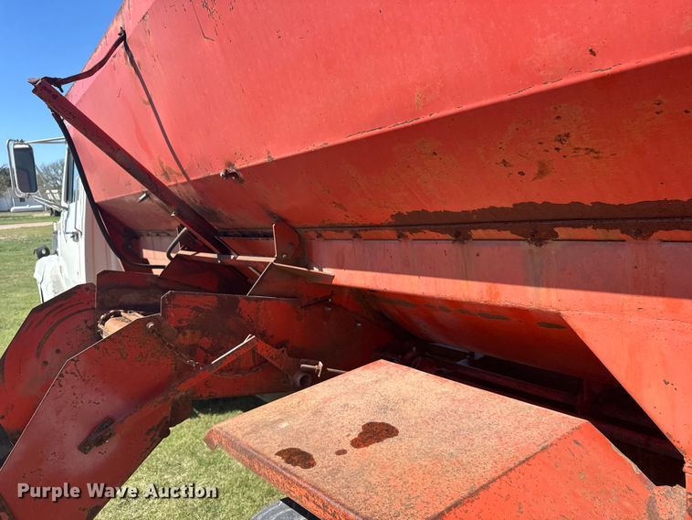 image for item FB7384 1976 Ford 750 feed mixer truck