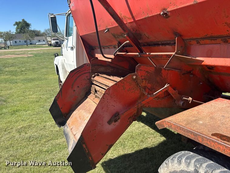 image for item FB7384 1976 Ford 750 feed mixer truck