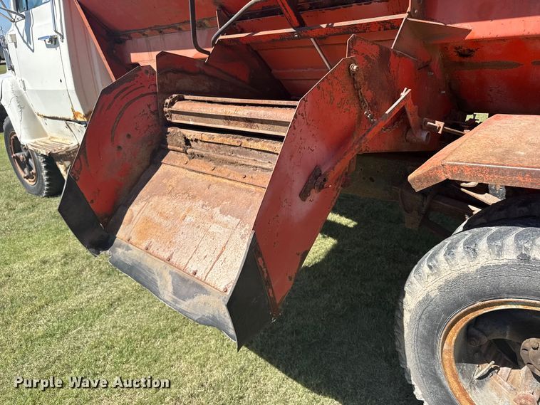 image for item FB7384 1976 Ford 750 feed mixer truck