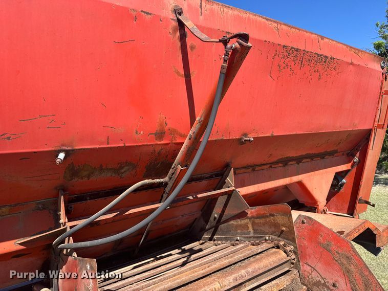 image for item FB7384 1976 Ford 750 feed mixer truck