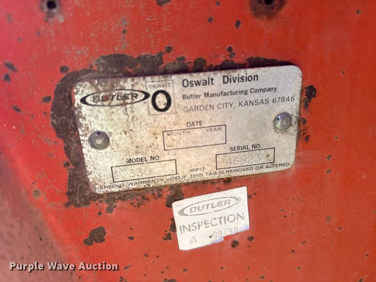 image for item FB7384 1976 Ford 750 feed mixer truck