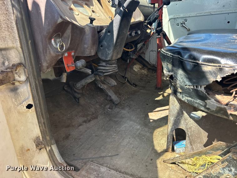 image for item FB7384 1976 Ford 750 feed mixer truck
