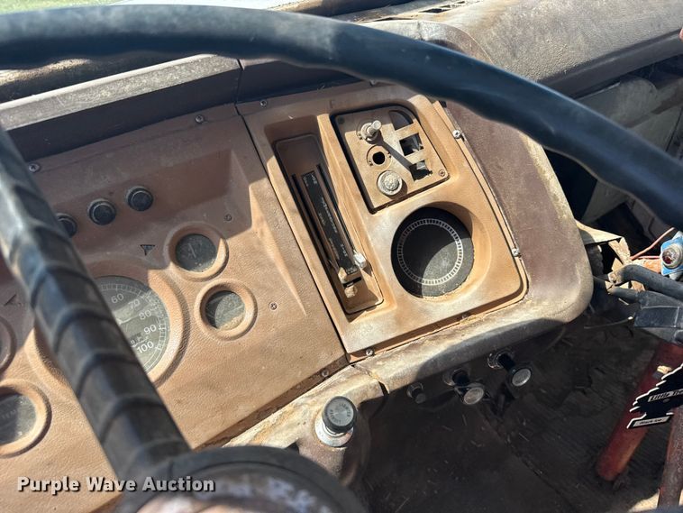 image for item FB7384 1976 Ford 750 feed mixer truck