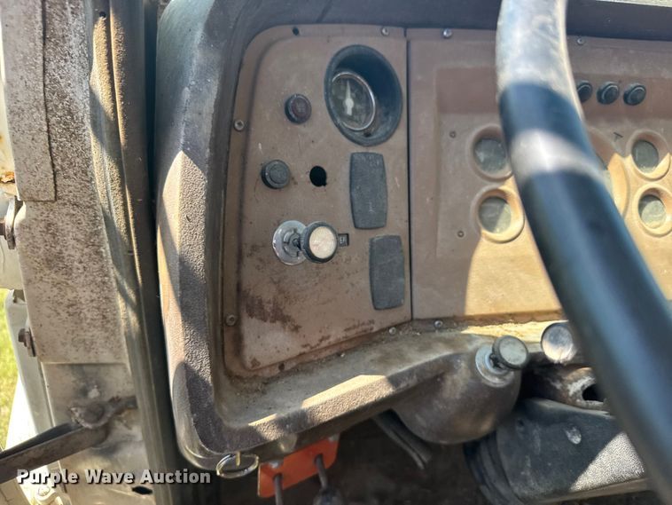image for item FB7384 1976 Ford 750 feed mixer truck