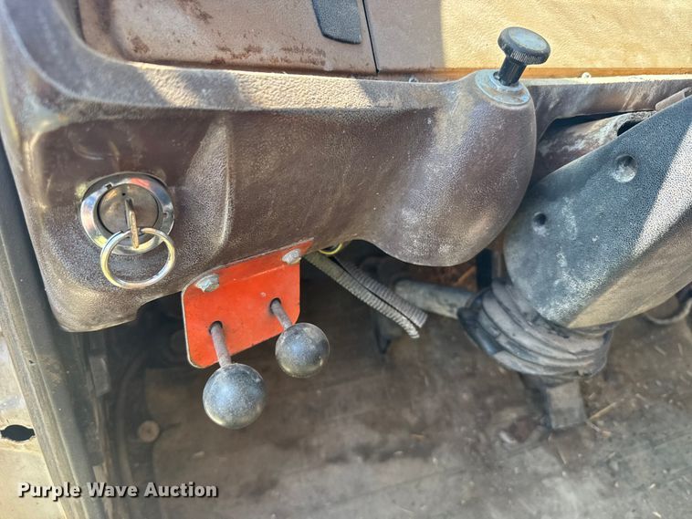 image for item FB7384 1976 Ford 750 feed mixer truck