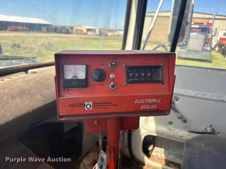 image for item FB7384 1976 Ford 750 feed mixer truck
