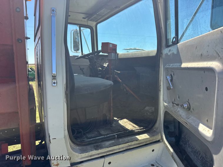 image for item FB7384 1976 Ford 750 feed mixer truck