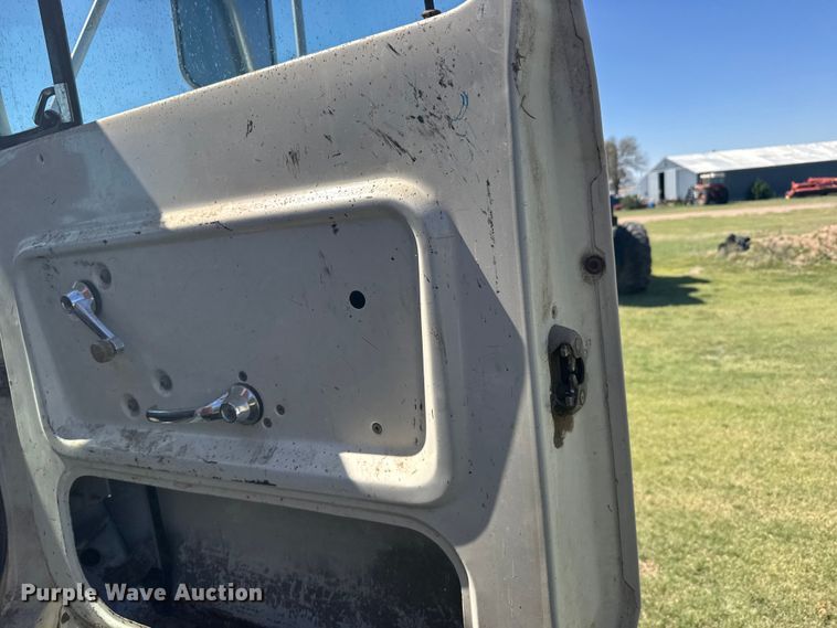 image for item FB7384 1976 Ford 750 feed mixer truck