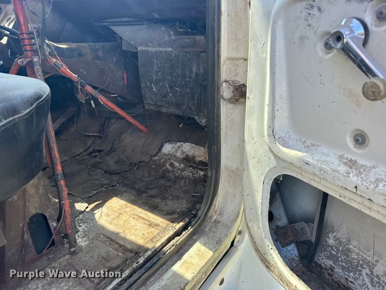 image for item FB7384 1976 Ford 750 feed mixer truck