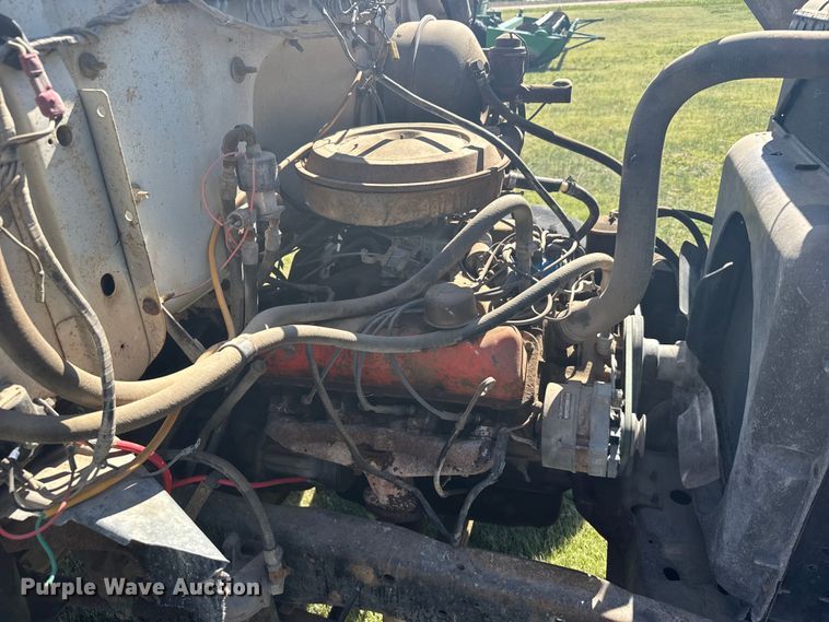image for item FB7384 1976 Ford 750 feed mixer truck