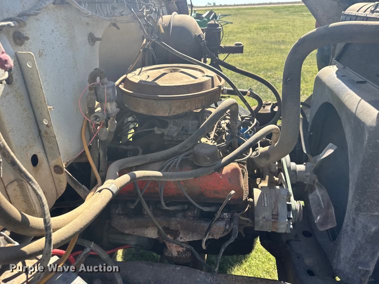 image for item FB7384 1976 Ford 750 feed mixer truck