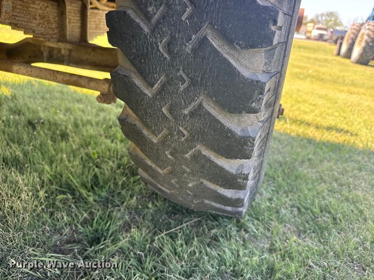 image for item FB7384 1976 Ford 750 feed mixer truck