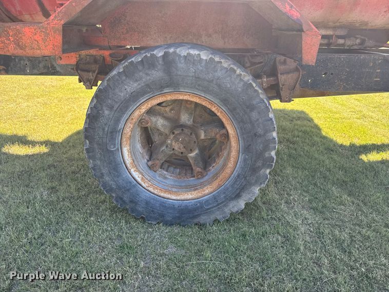 image for item FB7384 1976 Ford 750 feed mixer truck