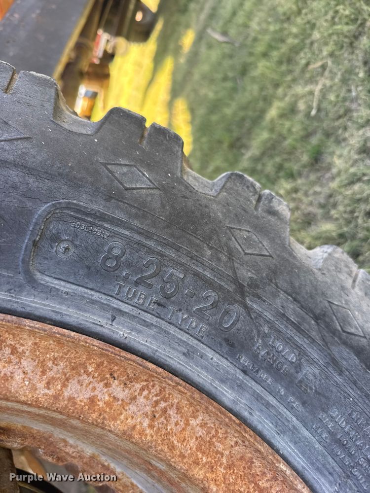 image for item FB7384 1976 Ford 750 feed mixer truck