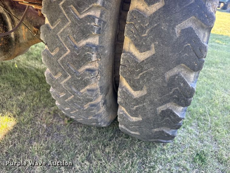 image for item FB7384 1976 Ford 750 feed mixer truck