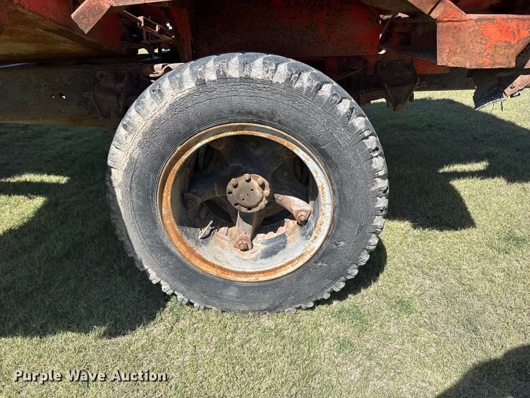 image for item FB7384 1976 Ford 750 feed mixer truck