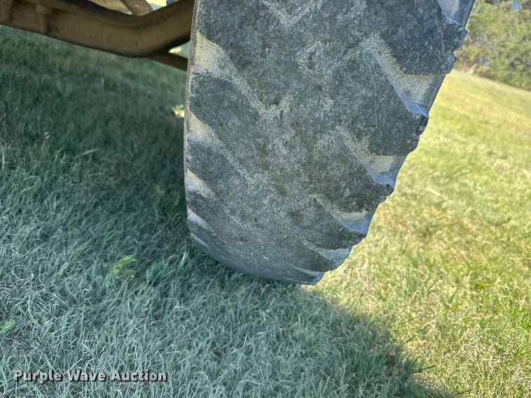 image for item FB7384 1976 Ford 750 feed mixer truck