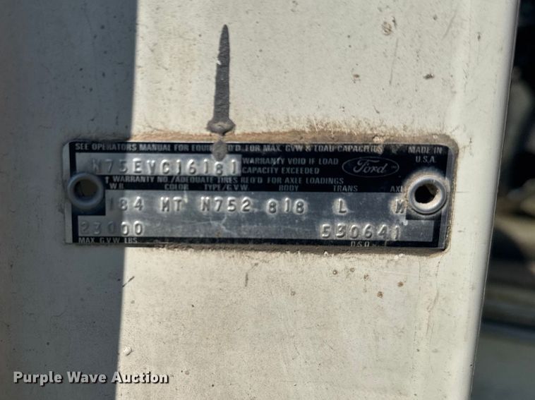 image for item FB7384 1976 Ford 750 feed mixer truck
