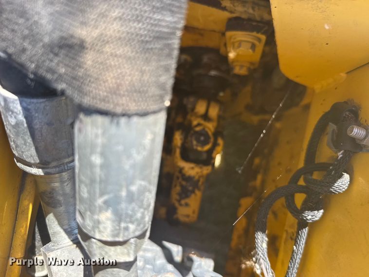 image for item FB7388 2001 New Holland HW320 swather / windrower