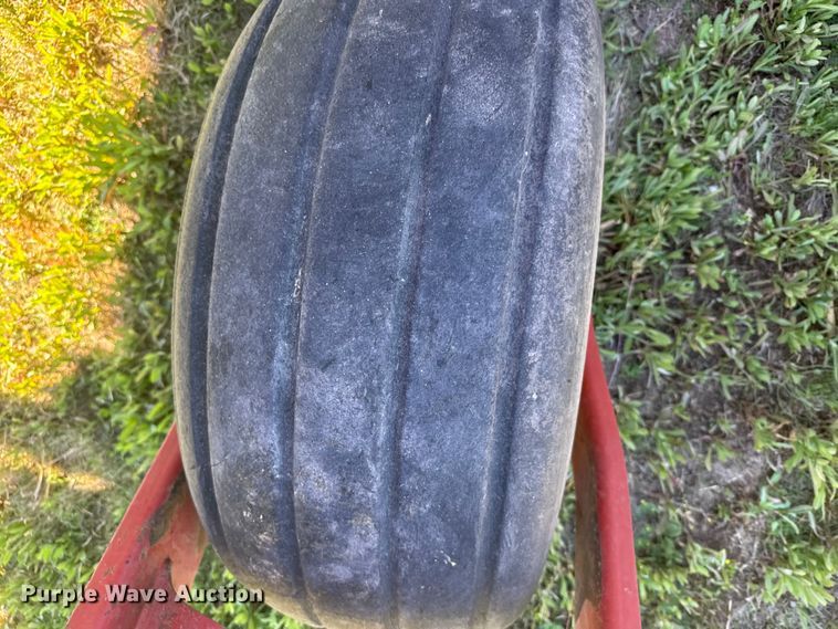 image for item FB7388 2001 New Holland HW320 swather / windrower