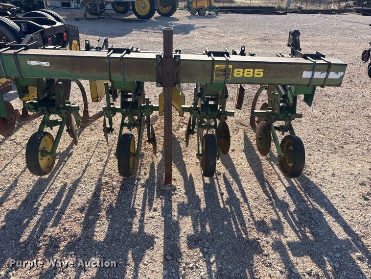image for item FC2269 John Deere 885 row crop cultivator