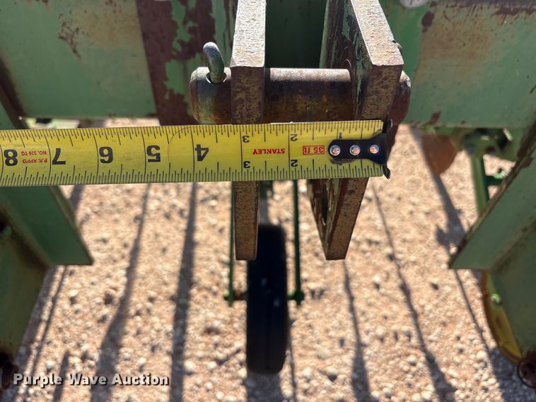 image for item FC2269 John Deere 885 row crop cultivator