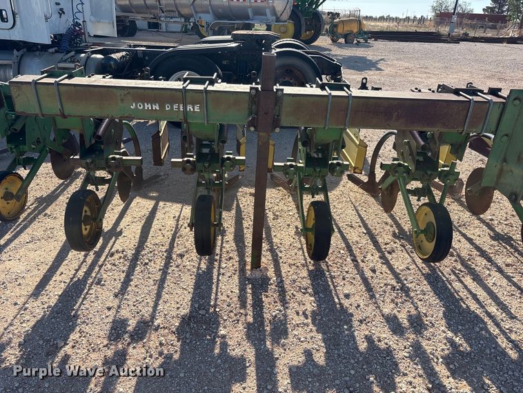 image for item FC2269 John Deere 885 row crop cultivator