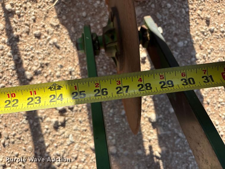 image for item FC2269 John Deere 885 row crop cultivator